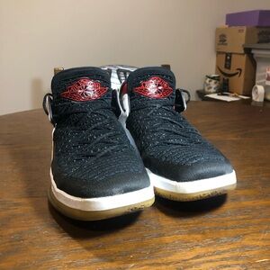 Jordan Men's Black and Red Sneakers